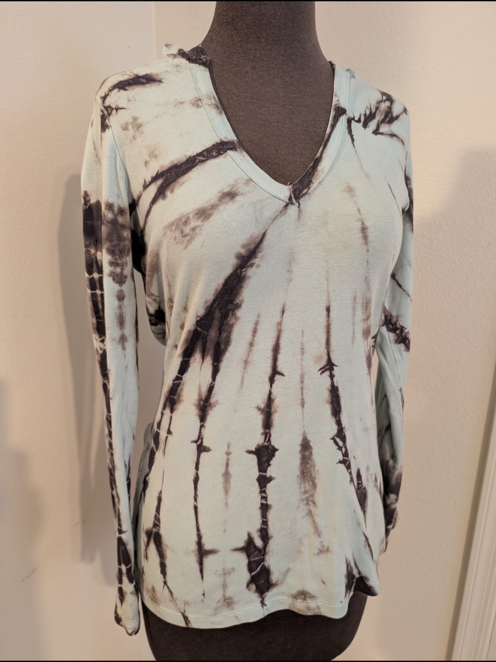 The Pyramid Collection Tie-Dye V-Neck Long Sleeve Top in Light Aqua and Brown